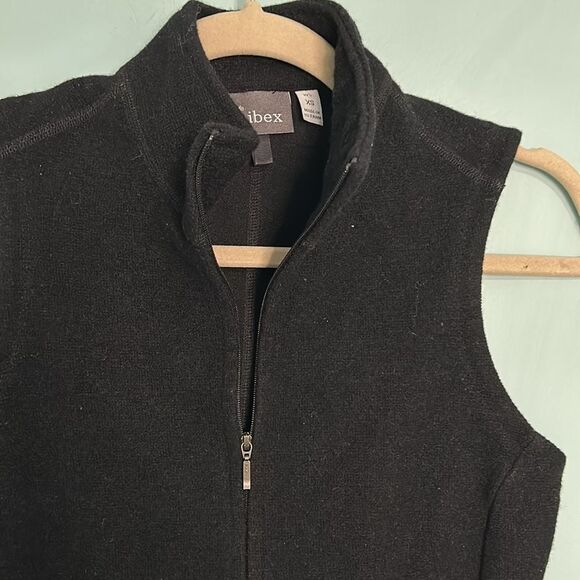 Women’s Ibex Wool Vest - Picture 3 of 9